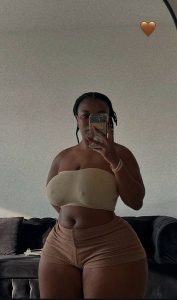 Escortes à El Aroussa